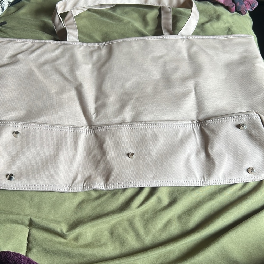 Bella Russo light pink Tote with Heart Charm NWOT - Picture 3 of 5